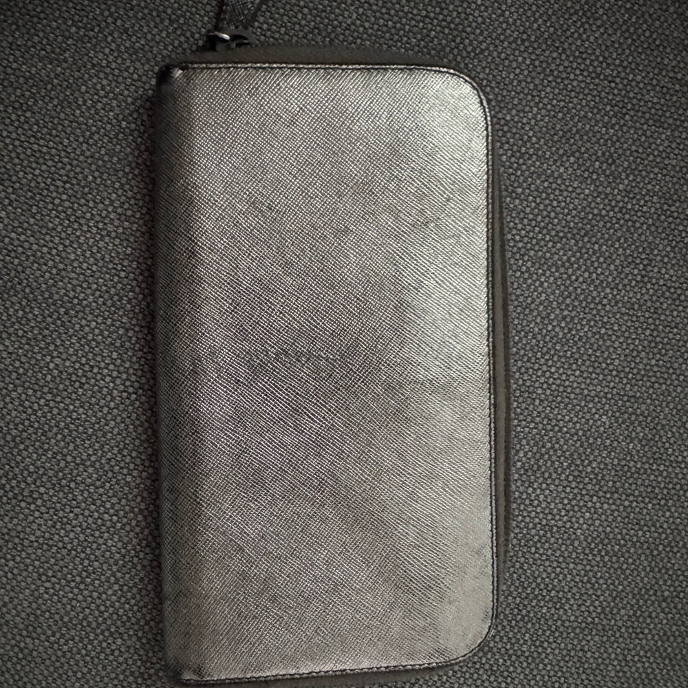 Prada Wallet - Picture 3 of 4